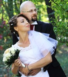 Former Romanian Christian woman is smitten with former Alabama Christian man who hugs her from behind