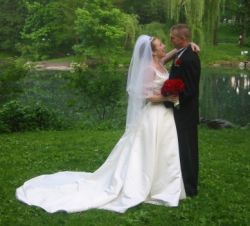 Beautiful photo of newlyweds kissing in Central Park