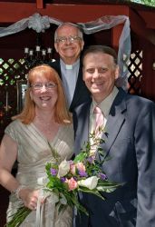 An outdoor wedding for 2 ex-single Christians from Ohio as the bride holds a beautiful bouquet of flowers