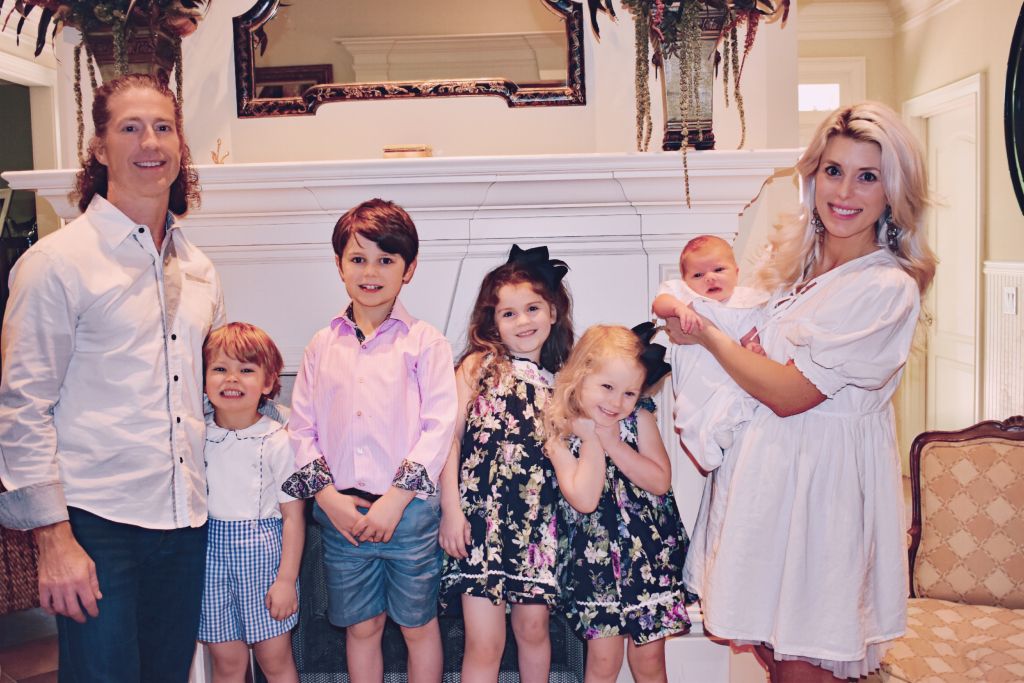 Christian couple met on the Internet and now welcomes their 5th child