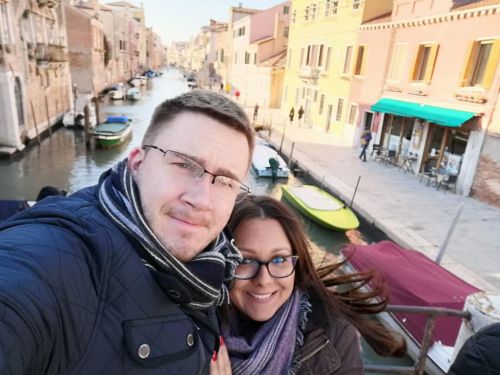Former Christian singles enjoying Venice in Autumn